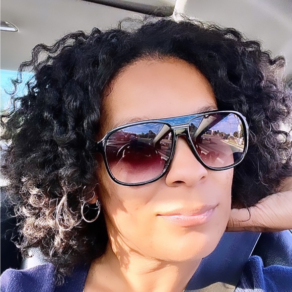 Meet your Posher, Kristen - Picture 1 of 1